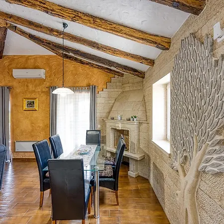 Gordana Castelliere Villa Kastelir