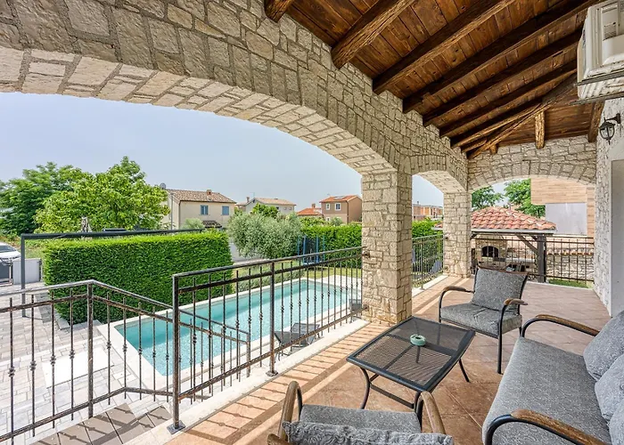 Gordana Castelliere Villa
